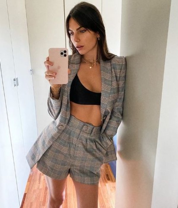 От 2016 г. руският пилот излиза с Кели Пикет, дъщеря на трикратния световен шампион във Формула 1  Нелсън Пикет. През 2019 г. се роди тяхната дъщеря Пенелопа, като това стана по време на състезанието на Голямата награда на Германия. 