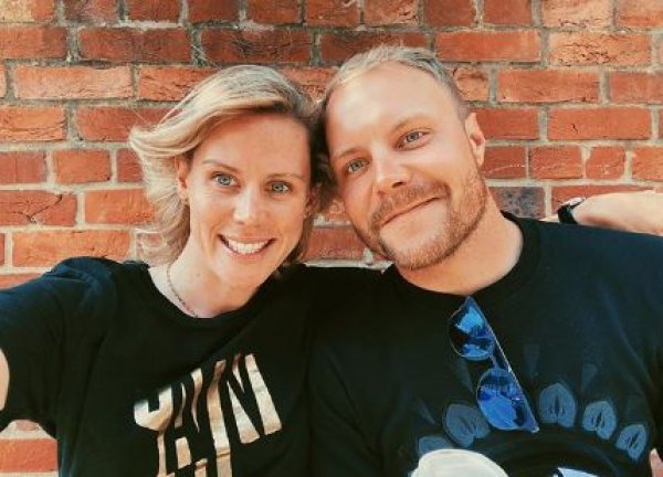 Причината за развода стана ясна няколко месеца по-късно, когато финландецът призна, че се реща с австралийската колоездачка Тифани Кромуел.