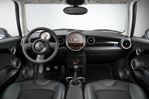 MINI Cooper S Bayswater - класическият разбойник