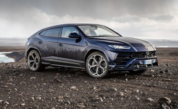 Някога Брок Йейтс, легендарен редактор на C&D и идеолог на прочутото състезание "Кенънбол", писа така за първия SUV модел на Lambo: "Грабвайте своите Gucci, роби на статуса: цената на славата бързо расте". Думите му са напълно актуални и за втория SUV на италианците, дошъл няколко десетилетия по-късно. Никой няма реална нужда от Urus при положение, че на пазара са технологично идентичните Audi RS Q8 и Porsche Cayenne Turbo, но за наполовина по-ниска цена. От друга страна, Urus прави четвърт миля за 11.3 секунди. 

Базова цена в САЩ: $229,495
Двигател: 4.0-литров V-8, 641 конски сили
Товарен обем: 595 литра 