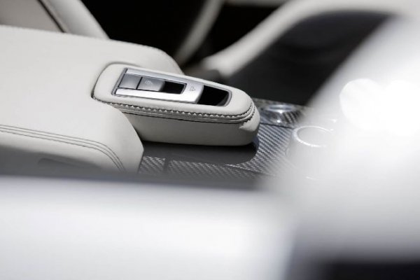  Mercedes-Benz SLS AMG Roadster