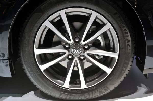     Франкфурт 2011 - обновената Toyota Avensis