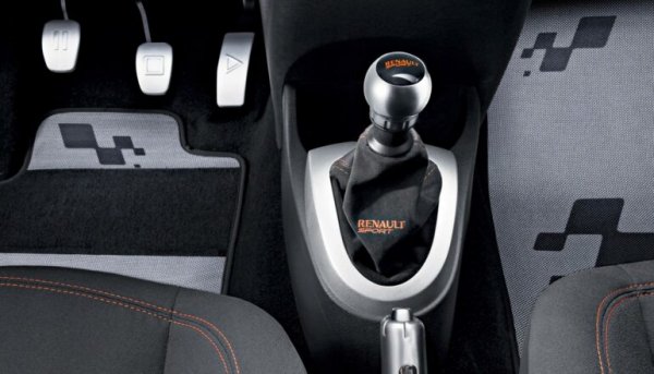 Pause-Stop-Play - толкова гениално и просто. И не е ясно защо подобни педали все още не са станали стандарт за всички автомобили в шофьорските школи и за самия автомобилен производител. Тези педали доказват, че за да се създаде нещо много добро е нужно само малко повече въображение.