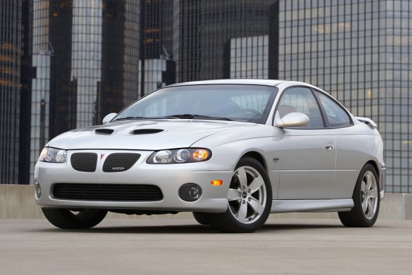 Monaro е една от иконите на Holden. Купето е толкова успешно, че Боб Лутц &ndash; легендарен ръководител на GM, лично нарежда, Monaro да излезе и на пазара в Америка. Така се раждат Chevrolet Lumina, Pontiac GTO и Vauxhall Monaro. На върха обаче се разполага версията Monaro HSV GTS Coupe, оборудвана с добрия старт атмосферен V8 с 408 к.с., взет от Chevrolet Corvette.