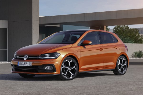 Платформата MQB е типичен пример за това, което се случва в световната автомобилна индустрия. Всъщност тя прави пробив в производството, като Volkswagen Group я използва за огромен брой модели от повечето марки, които притежава. При това тези автомобили са от различни класове. Едва ли преди нея някой би повярвал, че компактен градски хечбек и огромен всъдеход със 7 места могат да използват едни и същи агрегати.

Ето и пример за това &ndash; от една страна имаме шестото поколение на мъника Volkswagen Polo, както и неговите &bdquo;братчета&ldquo; Seat Ibiza и Skoda Fabia&hellip;