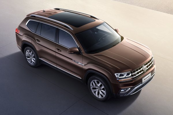 ...а от друга е Volkswagen Teramont (в САЩ този всъдеход се продава под името Atlas). Разликата в габаритите е стряскаща &ndash; кросоувърът е 20 см по-широк, с 30 см по-висок и с 100 км по-дълъг, като тежи и с около 900 кг. 

Именно MQB обаче е най-точният пример за това, колко универсални могат да бъдат съвременните автомобили.