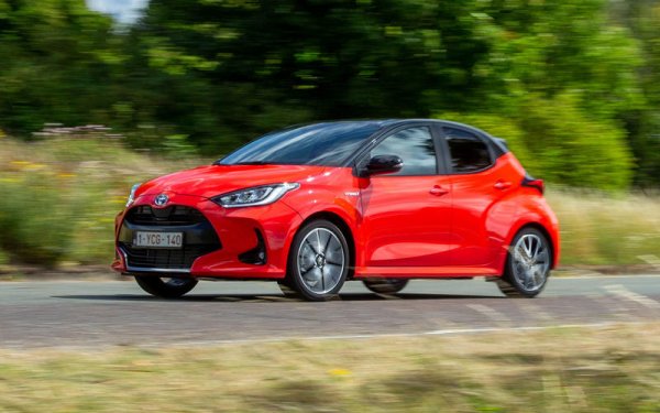 През 2020 година в Япония са продадени 4 598 615 нови автомобила, което я прави един от най-големите пазари в света. Спадът е с 11,5%, като при Toyota той е най-малък - 6% (за сравнение Honda отчете 14,3%). При моделите Yaris успя да детронира Honda N-Box. На второ място при марките се изкачи Suzuki, докато Honda се смъкна на трета позиция.
