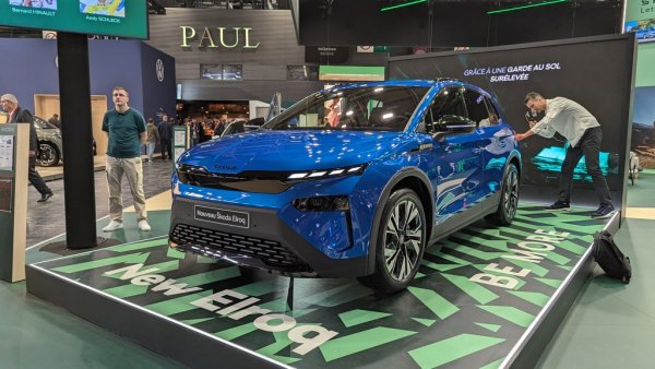 Чехите вече показаха новия си електрически кросоувър в Прага, но сега това е премиерата пред публика. Elroq е първият израз на новия дизайнерски език на Skoda, който скоро ще овладее и останалите модели на марката. Цената ще е относително умерена като за електромобил - малко над 65,000 лева. 

