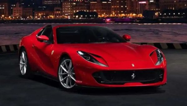 812 GTS е последният спортен автомобил с V12 двигател на Ferrari с преден двигател (ако не броите Purosangue) и цената му отразява това. Това не е от най-скъпите коли в гамата, но разполага с голяма мощност - 789 к.с., осигурени от 6,5-литров двигател, като ускорява до 100 км/ч само за 2,7 секунди. 