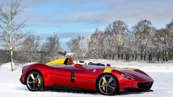 Вече сте пропуснали прозореца за закупуване на Ferrari Monza SP1 или SP2. Тези две ограничени специални серии автомобили бяха представени през 2018 г., и двата с 6,5-литров V12 двигател, произвеждащ 809 к.с. и максимална скорост над 300 км/ч.