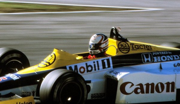 Въпреки някои впечатляващи моменти на Найджъл през 1984, Уор е твърдо решен да го разкара и наема младока Айртон Сена като негов заместник (на раздяла шефът му казва: "Докато имам дупка на задника, ти няма да спечелиш състезание"). Найджъл има оферти от Arrows и Williams, и след кратко колебание приема втората. 
Така става съотборник на Кеке Розберг, с когото са се скарали смъртно след злополучната Гран при в Далас. Попаднали в един отбор обаче, двамата установяват, че се разбират много добре, и помежду им се заражда дълбоко уважение, оцеляло и до днес. 
Междувременно "късметът" на Найджъл продължава. В квалификациите на "Пиер Рикар" чупи рекорда за най-високоскоростна катастрофа в историята на шампионата, като излита от завоя с 322 км/ч. Получава сътресение на мозъка и пропуска състезанието. Но после идват второ място в Белгия и толкова дълго чаканата първа победа - в Гран при на Европа на "Брандс Хеч". Веднага след това идва и втората, в Южна Африка. 
