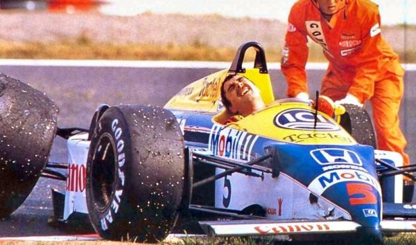 През 1987 Менсъл най-сетне успява да натрие носа на надменния Пике, като наваксва 28 секунди изоставане за едва 30 обиколки и изпреварва бразилеца. Горивото му свършва буквално метри след финала. Натрупал е вече шест победи през сезона, когато на "Сузука" претърпява катастрофа и получава травма в гръбначния стълб. Пропуска последните два старта и така Пике го изпреварва за титлата ("Победа на интелекта над глупостта", казва бразилецът по този повод). Наистина пресметливият и практичен стил на Пике носи повече точки. Но дързостта и непрекъснатото поемане на рискове от Менсъл го правят любимец на публиката. 

