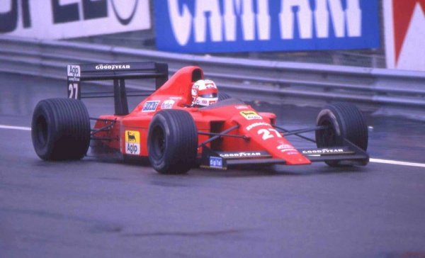 Найджъл Менсъл е всъщност последният пилот на Ferrari, избран лично от самия Енцо Ферари преди смъртта на легендарния италианец през август 1988. Енцо лично му подарява едно Ferrari F40, а италианските тифози го наричат Il Leone - лъва. Печели още първия си старт за Ferrari - в Бразилия, на пистата, кръстена на смъртния му враг "Нелсон Пике". Но после идва обичайната серия от нещастия: дисквалификация в Канада, черен флаг в Португалия, наказание за Испания. Колата, пълна с експериментална електроника, също сервира проблем след проблем. Все пак Найджъл добавя още една трудна за вярване победа - в Унгария, на пословично трудна за изпреварване писта, въпреки че е стартирал едва 12-и. Маневрата, с която изпреварва Сена в 58-ата обиколка, и досега е в Топ 10 на най-великите изпреварвания във Формула 1. 
