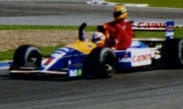 Намерението на Найджъл да се пенсионира обаче е осуетено от стария му приятел Франк Уилямс. Този път Менсъл поставя строги условия: гарантиран статут на първи пилот (за сметка на Рикардо Патрезе), както и осигуряване на технологични доставчици като Renault, които да направят тима конкурентен за титлата. Франк Уилямс нарича условията "невъзможни". Менсъл контрира, че в такъв случай ще е доволен да се пенсионира. Три седмици по-късно невъзможното става факт. Найджъл се отплаща за доверието с пет победи, с няколко ефектни борби със Сена, и с легендарното качване на бразилеца "на стоп" на "Силвърстън", след като колата на Сена се поврежда в последната обиколка. Вместо да зареже конкурента си на пистата (двамата дори са разменили юмручни удари през 1987), Менсъл прекъсва победната си обиколка и отива да го вземе и да го повози върху болида си. В края на сезона, след още няколко прояви на лошия си късмет, остава втори в класирането след Айртон. 
