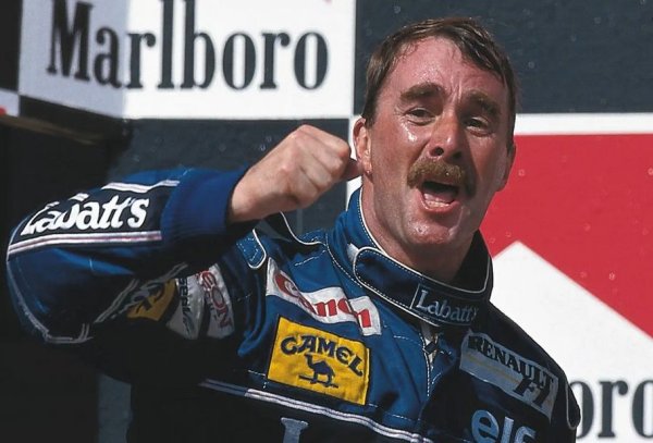 Лош късмет или не, 1992 вече е годината на Найджъл Менсъл. Сезонът започва с пет поредни победи. После на "Силвърстоун" Менсъл чупи рекорда на Джеки Стъюрт и става най-успешният британски пилот в историята. Още след 11-ото състезание за сезона Найджъл е вече шампион, с нов рекорд за най-много победи в един сезон. Менсъл е на 39 години в деня, когато най-после сбъдва мечтата си. Трябвали са му 180 състезания, преди да стигне до световната титла. Все още държи рекорда за най-голям процент пол-позишъни в един сезон (88%).
Но триумфът има и горчива нотка: Менсъл и Уилямс се скарват. Сър Франк го обяснява с нарасналите претенции на Найджъл за пари; Найджъл твърди, че тайно от него Уилямс подписал със стария му враг Прост за 1993. И обявява официалното си оттегляне от Формула 1. 
