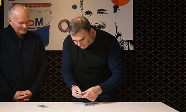 Появява се за кратко в други шампионати, включително в Британския шампионат за туристически автомобили, където прави едно легендарно състезание на "Донингтън Парк" и от 19-а позиция на старта става четвърти. После става акционер и пилот в новите Grand Prix Masters, но след първоначалните успехи те се провалят. През 2010 участва в "24-те часа на Льо Ман" в отбор с двамата си синове - първи такъв случай в историята на надпреварата. Но отпадат още в петата обиколка заради спукана гума. При катастрофата Менсъл получава сътресение и за няколко дни не е в състояние да говори, и не разпознава жена си и децата си. За да възстанови по-бързо мозъка си, започва да се занимава с фокуси. Сега е член на the Magic Circle и е изнасял представления по цял свят. 

