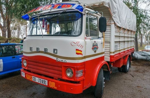 В крайна сметка Motor Ibérica купи VIASA и преименува компанията на Ebro, поддържайки производствените линии в действия. Предложенията на Ebro включваха и версия на Jeepster Commando, която се продаваше като „Commando“. В края на 1970 г. дори се появи в „тежкотоварно“ издание, което получи дизелов мотор. Подобно на Pars Khodro, в крайна сметка Ebro се договори и с Nissan, което доведе до производството на версии на Patrol. Те носеха емблема Ebro и бяха произведени в Европа, а не в Япония.