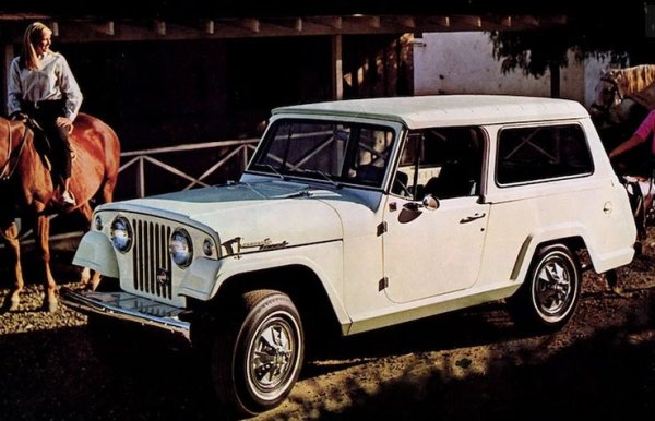 Стратегията за лицензиране на Jeep най-добре може да бъде описана като „безразборна“. Приблизително по същото време, когато Sherkat-Sahami пускаше SUV-модели в Иран, нещо подобно се случи в Испания. През 60-те години местната компания VIASA се възползва от гъвкавостта на платформата Jeep Forward Control. Така се появиха редица пикапи, ванове и други машини, насочени към комуналните услуги, които заимстват най-добрите си части от американския модел. В същото време обаче се използва обикновена ламарина от испански фабрики, която е много евтива и позволява постигане на ниска цена на готовите автомобили.