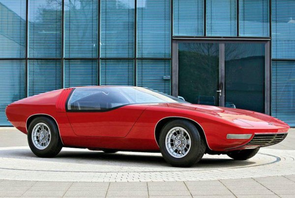 С този концептуален модел Opel се опитва да предизвика Mercedes-Benz. Компанията разбира, че техният конкурент готви суперкола за автосалона във Франкфурт през 1969 г. и решава да направи същото. Дизайнерският екип получава ясната задача - "направете неприятен сюрприз за сънародниците ни". И в интерес на истината се справя отлично. Феновете на марката са категорични, че моделът CD е най-красивият Opel в историята на марката. 
