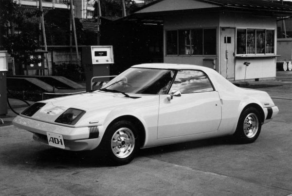 Концептуален модел, който сериозно притесни ръководството на Porsche при появата си през 2007 г. Nissan създаде спортен GT-R с динамиката на 911 Turbo, но на цена на стандартно Carerra. Прототипът AD-1 имаше всички шансове да вгорчи живота на Porsche 914 и да покаже на света, че японската автомобилна индустрия може не само да се конкурира с европейската, но дори да я превъзхожда.

Уви, този модел има нерадостна съдба, като вината е на ръководството на Nissan, което по някакви свои съображения пренебрегва огромния потенциал на автомобила. И с него се случва това, което сполетява и останалите участници, представени по-горе.
