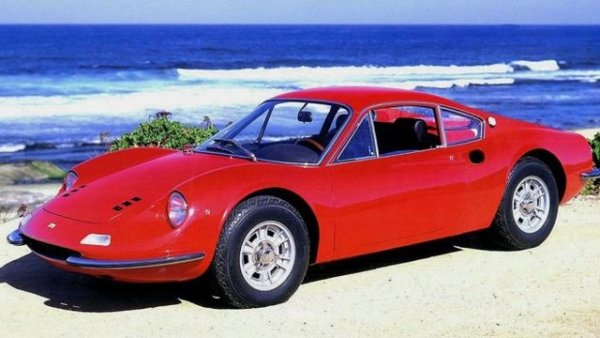 Технически погледнато, тази кола не носи емблемата на Ferrari, но въпреки това е един от най-важните модели на компанията от Маранело. Dino се появява в момент, в който Енцо Ферари е яростен защитник на политиката да се създават само модели с V12 двигател. За новия "бюджетен" модел той прави компромис. Но само частичен. 
