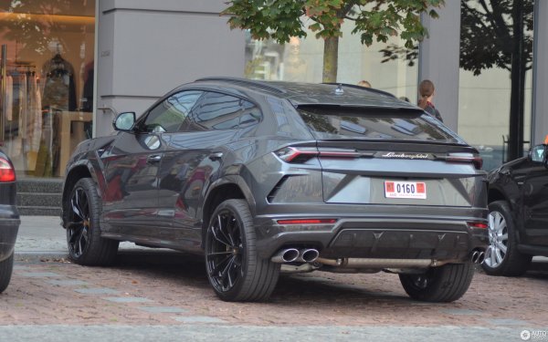 Факт е, че Urus изглежда впечатляващо и стилно, но за феновете на Lamborghini той е напълно безсмислен. В компанията обаче са на обратното мнение, тъй като това е най-продаваният модел на марката в момента.