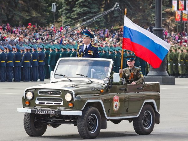 Съветския всъдеход, който започва живота си като УАЗ-469, също първоначално е разработен за военна употреба. "Козелът" е една от основните машини в състава на армията на СССР, бившите социалистически страни и много африкански, латиноамерикански и азиатски държави.