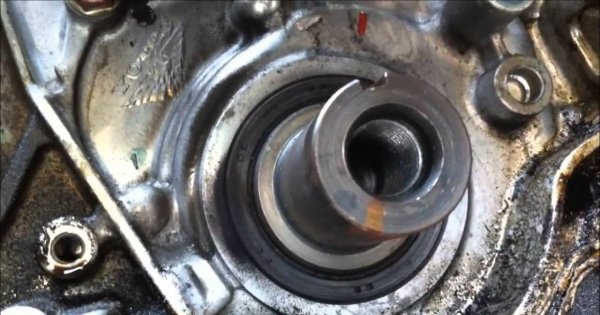 Дори след две-три зареждания с нискокачествено гориво, пръстените на буталата се втвърдяват. Това директно води до намаляване на мощността и ефективността на мотора, а в някои случаи и до по-сериозни проблеми (например до основен ремонт).
