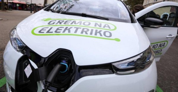 Правителството въведе по 7500 евро помощ за покупка на електрически лек автомобил, 4500 евро за плъг-ин хибрид, 4500 евро за електрически микробус и друга подобна техника.
Дял на зареждаемите електромобили: 0.9%
БВП на глава от населението: 22 980 евро
