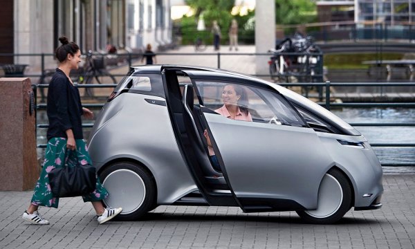 Субсидията за електромобили е 60 000 крони (5 778 евро), а за плъг-ин хибриди - 10 000 крони (963 евро). Фирмите получават процент от платената цена при покупка на електрически автобуси и камиони. 
Дял на зареждаемите електромобили: 11.3%
БВП на глава от населението: 46 130 евро
На снимката: електромобил на шведския стартъп Uniti
