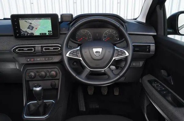 Силни страни: комфортно шофиране, невероятно просторна, добро оборудване за  разумни пари.

Слабости: лоша оценка за безопасност, има по-тихи, по-изискани малки коли.
