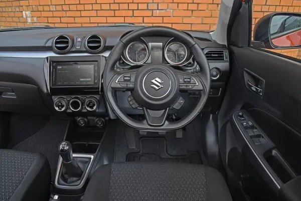 Силни страни: пъргав 1,0-литров двигател, подредено управление, добро оборудване, страхотна надеждност.

Слабости: шум от пътя и вятъра, твърда возия, евтина вътрешна пластмаса.
