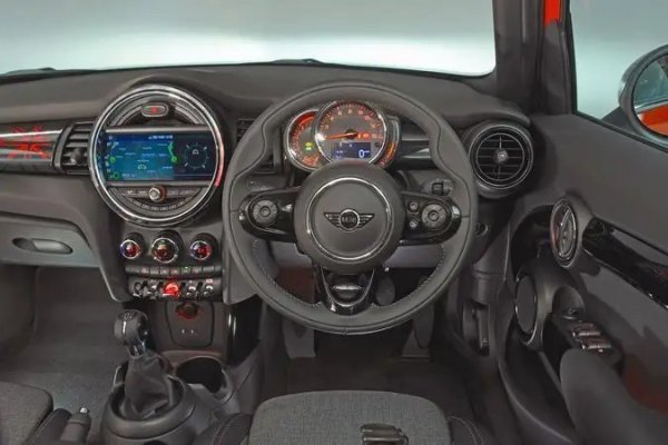 Силни страни: забавление при шофиране, ниски текущи разходи.

Слабости: Не е толкова практичен, колкото някои конкуренти, има някои евтини материали в интериора.
