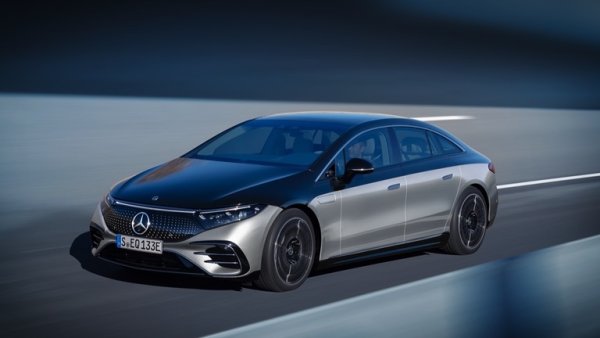 Версия на модела - Mercedes EQS 450+

Пробег с едно зареждане - 816 км

Капацитет на батерията - 118 kWh
