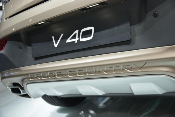 Volvo V40 Cross Country / Париж 2012