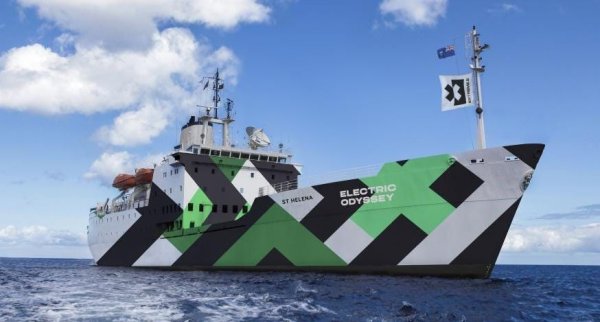 Основната цел на шампионата е да докаже, че моторните спортове имат бъдеще и след края на двигателя с вътрешно горене. Самите машини са с нулеви емисии, разбира се, но освен това те се зареждат с ток, произведен от възобновяеми източници и съхраняван чрез превръщането му във водород. Всички машини и съпътстваща техника се превозват само по море, с бившия пощенски кораб "Сейнт Хелена". Той обаче е основно преработен, за да потребява по-малко енергия, а двигателите му са пригодени за специално гориво с ниско съдържание на сяра. Даже гостите и журналистите са молени да си носят собствени съдове и прибори за хранене, за да няма пластмасови отпадъци. А публика има само пред телевизора, за да се спестят емисии от пътувания. Впрочем първият сезон привлече над 80 милиона зрители от цял свят. 
