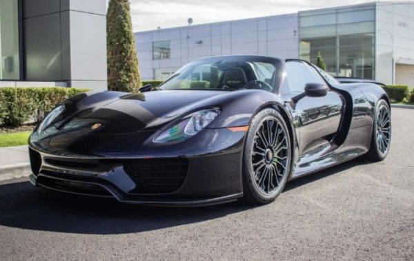 Това Porsche 918 Spyder е изминало 1500 км, което е повече отколкото следващите автомобили в списъка, но също се намира в перфектна кондиция. Срещу 1,7 млн долара (1,4 млн евро) получавате на превъзходно добре конфигурирана кола, която в момента е в Квебек (Канада).