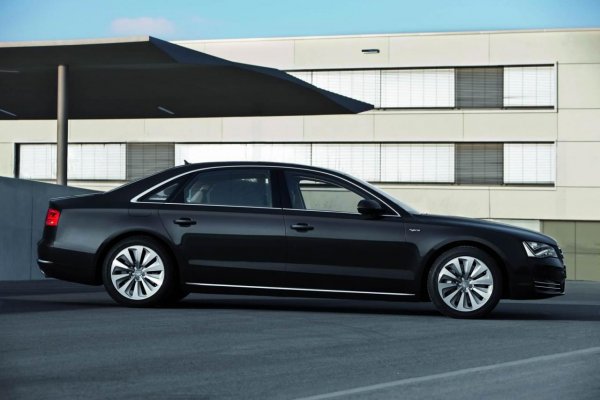 Audi A8 L Hybrid 