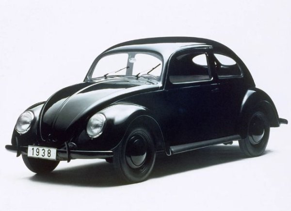 Най-известната &bdquo;кола на народа&ldquo; в Европа беше, разбира се, е Volkswagen K&auml;fer, известен също като Beetle. Този автомобил се сравнява с Ford T по отношение на броя продадени единици и става абсолютен шампион по отношение на дълголетието на поточната линия.

Първите бройки от модела са представени през 1938 г., но масовото производство започва едва през 1946 г. след края на Втората световна война. Колата има необичайна конструкция. Боксерният двигател е разположен в задния надвес, а 4-степенна ръчна скоростна кутия беше монтирана пред него в същия корпус с диференциала и крайното задвижване. Два вала отиват до задвижващите задни колела. 