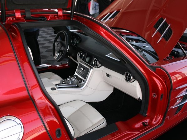 "ОЧАРОВАНИЕ БЕЗ КРАЙ" - ексклузивното роудшоу Mercedes-Benz Star Experience