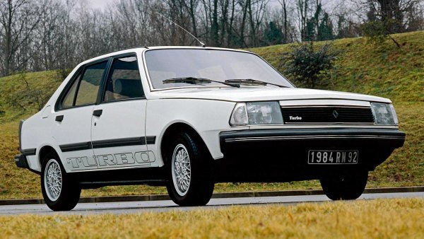 След многобройните успехи, постигнати в ралита (с Alpine A110), в състезания за издръжливост и във Формула 1, в края на 70-те години Renault реши да прехвърли турб- технологията и на пътническите модели. Първият от тях обаче не е легендата R5 Turbo или GT Turbo, а R18, оборудвано с 1,6-литров двигател със 110 к.с. (по-късно 125), като ускорението от 0 до 100 км/ч отнема 9,3 секунди, а максималната скорост е 185 км/ч.