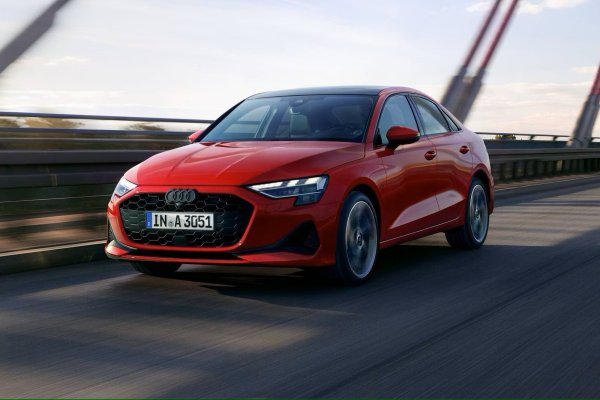 Ако се интересувате от по-луксозна компактна кола, може би Audi A3 ще е подходяща за вас. Разбира се, тя е малка, но седалката и воланът предлагат много възможности за регулиране, така че по-ниските водачи да се чувстват удобно. Освен това се управлява много по-добре от по-масовите компактни автомобили.
