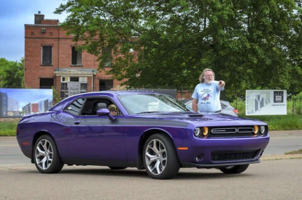 В другия край на спектъра за препродажба са нюанси като лилаво. За разлика от жълтите или оранжевите,  които имат положително въздействие върху препродажбата, лилавите превозни средства са по-малко желани. 