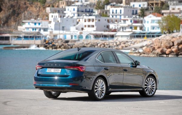 Още едно първо място за чешкия модел, със 129 регистрации - горе-долу с една трета повече от втория Toyota RAV4. В шестицата влизат още Toyota Corolla, Renault Clio, Citroen Berlingo и Skoda Kodiaq.
