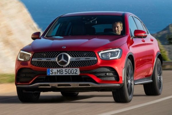 Люксембург е най-богатият пазар в ЕС и това се вижда по тамошния топ 10: първо място за GLC със 165 регистрации, пред VW Golf - 139, и Mercedes A-class - 114. В десетката влизат още четири премиум модела: BMW Серия 1, Audi Q3, Volvo XC40 и BMW Серия 3. Класираното четвърто Renault Clio е единственият бюджетен модел в подреждането.
