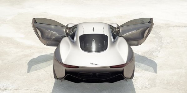 Тази фантастично изглеждаща кола бе съвсем близо до реално производство, но в крайна сметка падна жертва на новите стандарти за емисии и на решението на Jaguar да се пренасочи към електрическото задвижване. Все пак няколко бройки бяха построени за снимките на Spectre от поредицата за Джеймс Бонд. Една дори бе продадена на търг тази пролет. 