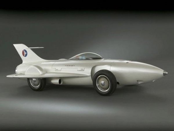 Автомобил? Или самолет? Всъщност по малко и от двете. Тази екзотична идея хрумва на дизайнерите и инженерите на GM в началото на 50-те. Целта на автомобила не е да лети, а да се провери дали газовите турбини могат да заместят бензиновия двигател. Въпреки смайващите за епохата 370 конски сили, развивани от тази кола, отговорът се оказва отрицателен. 