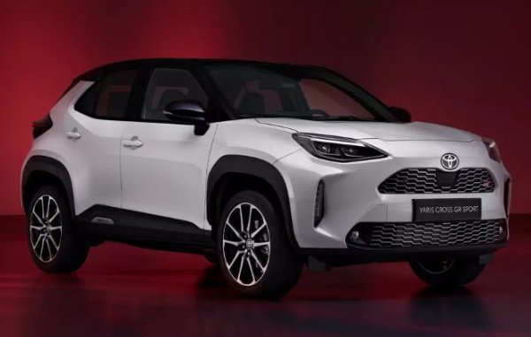 Кросоувърът се появи първо на японския пазар, а след това и в Европа. Под капака му има 1,5-литров бензинов турбодвигател, комбиниран с електрически мотор и e-CVT вариаторна скоростна кутия. Въпреки гръмкото име мощността е само 116 конски сили.