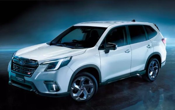 Кросоувърът за вътрешния пазар (японския) е оборудван с амплитудно зависими предни амортисьори Hitachi Astemo SFRD, чиито настройки са направени от подразделението STI и преконфигурирани задни подпори.