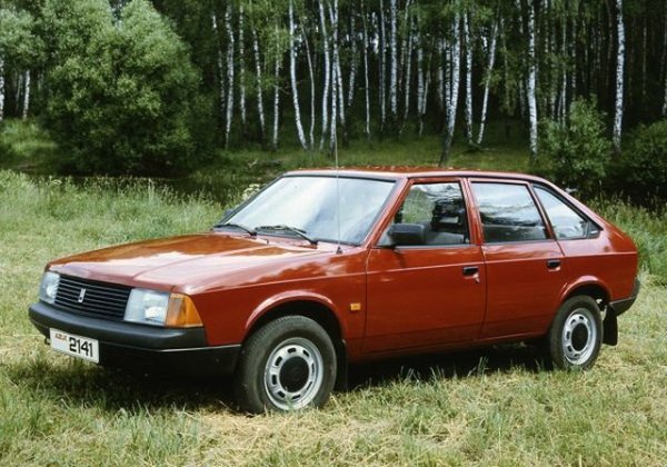 В началото на 90-те години АЗЛК отново се замисли за дизелова модификация на Москвич &ndash; този път моделът 2141, но такъв автомобил отново беше планиран предимно за Западна Европа. Москвич-21413 е оборудван с дизелов двигател Ford KHD (този двигател е инсталиран на Ford Sierra). 

С работен обем от 1,8 литра, двигателят развива 60 к.с. 
На практика няма никакво търсене на Москвич в Западна Германия, където трябва да бъде продаван. Много малко дизелови автомобили са сглобени и повечето от тях остават в родината си. 

В края на 90-те години на миналия век в Чехов се сглобява ВАЗ-21215 &ndash; аналог на Niva, на който самият износител Poch монтира във Франция дизелови двигатели Peugeot XUD9ND. Автомобилите с двигател 1.9L с мощност 65 к.с. са предназначени не за вътрешния, а за западния пазар